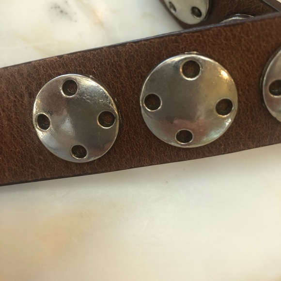 CALVIN KLEIN LEATHER BELT WITH SILVER GROMMETS AND SILVER BUCKLE EUC!! SIZE-M - Picture 4 of 6